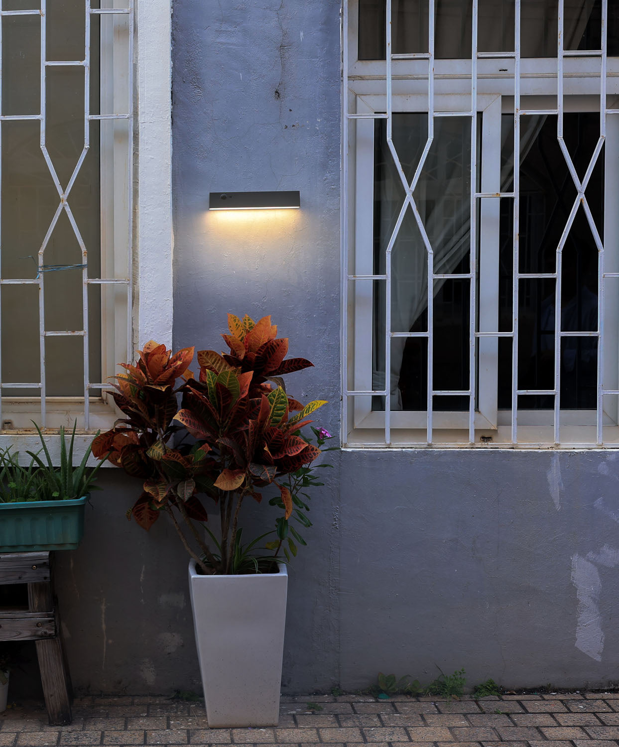 Applique da parete Botlighting per esterni IP54 5,2W 1000LM con sensore crepuscolare e rilevatore di presenza PIR AVENUE