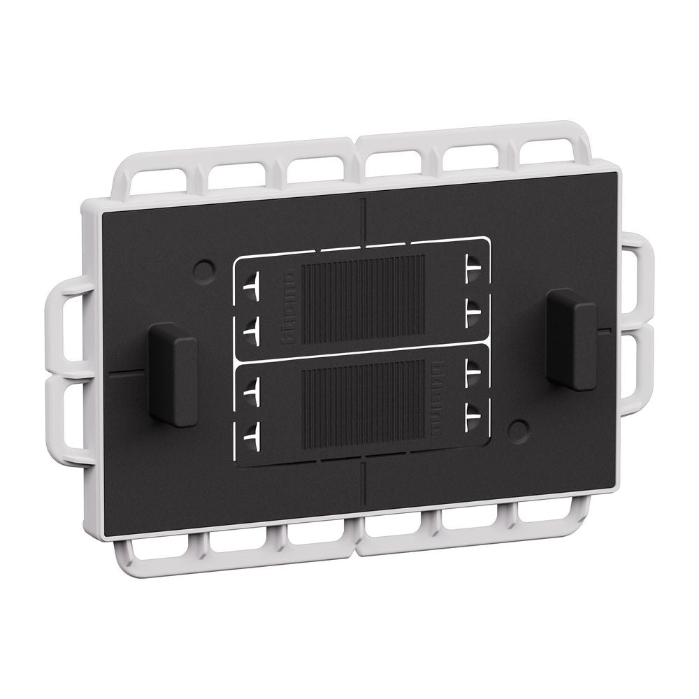 Accessori per installazione filomuro, completi di protezione - 4 moduli. Bticino 504EF