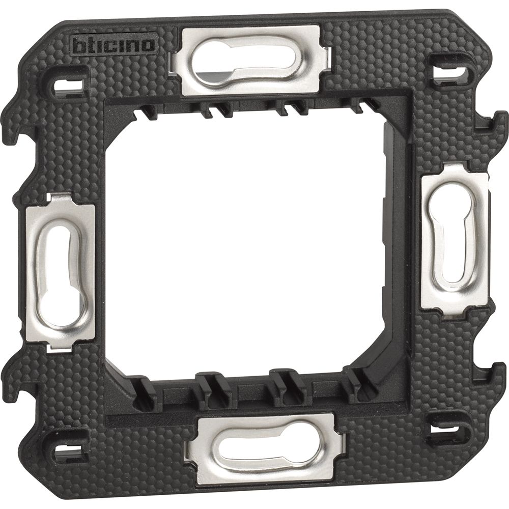 Supporto 2 moduli con valva di protezione. Bticino K4702