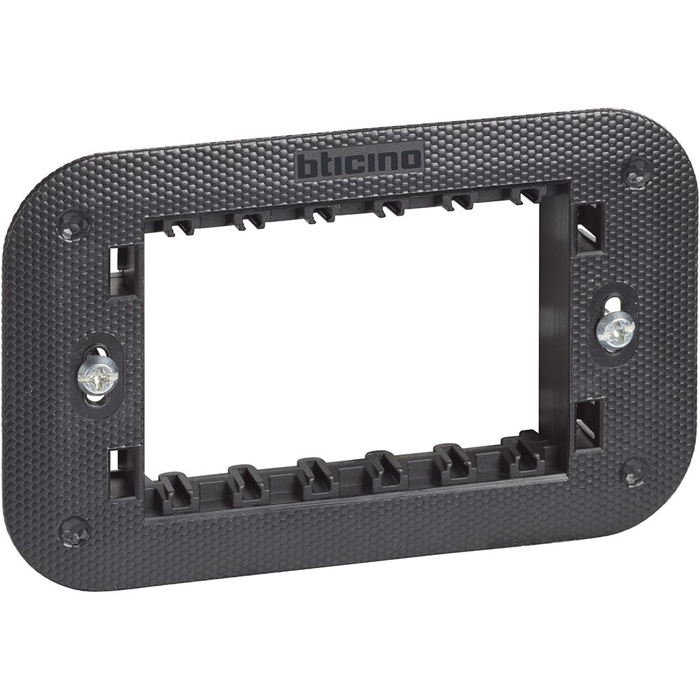 BTICINO Supporto 3 moduli fornito con valva di protezione K4703