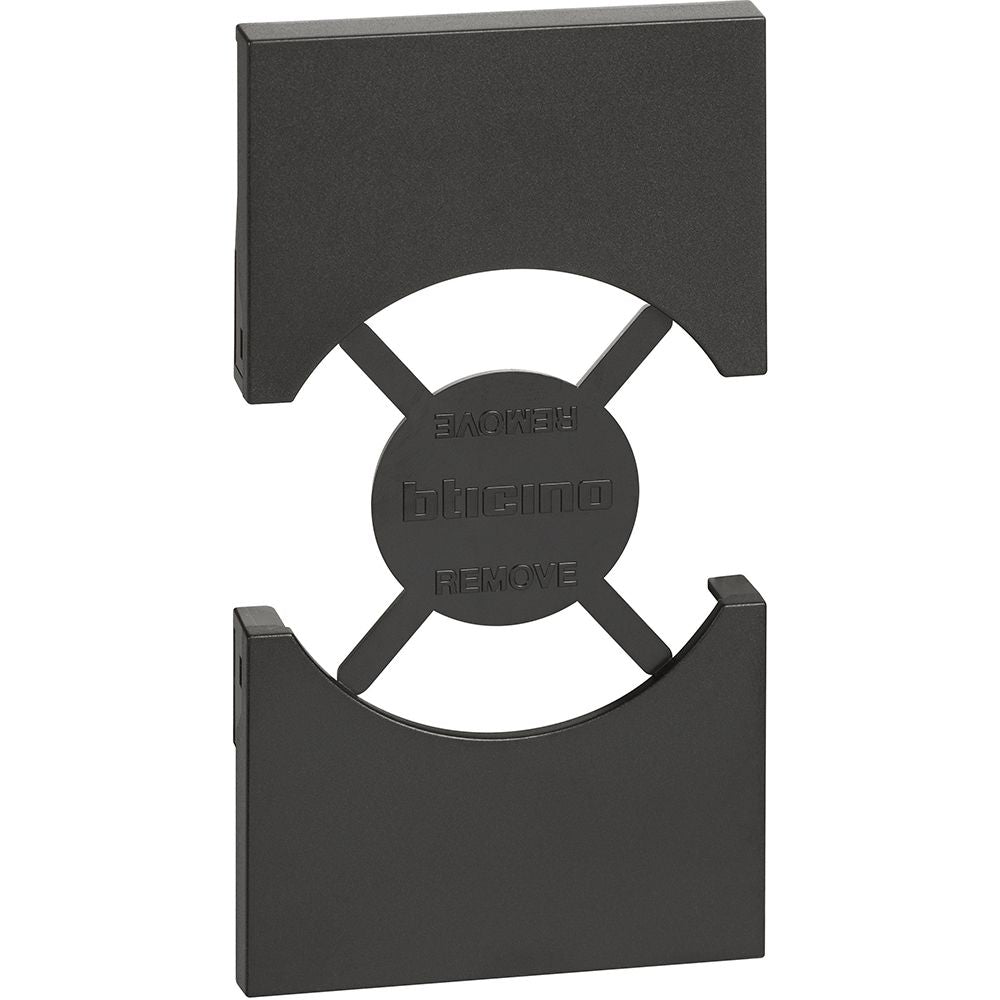 Cover per presa standard Italia/Germania P40 Bticino KG03