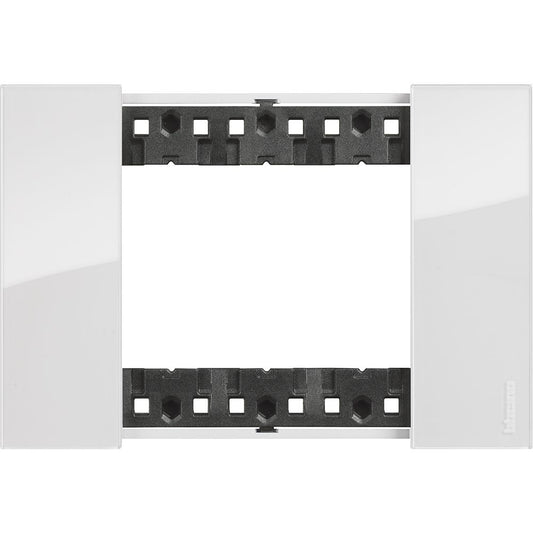 Placca Living Now 3 moduli - ghiaccio - materiale: plastica bimaterica Bticino KA4803DW