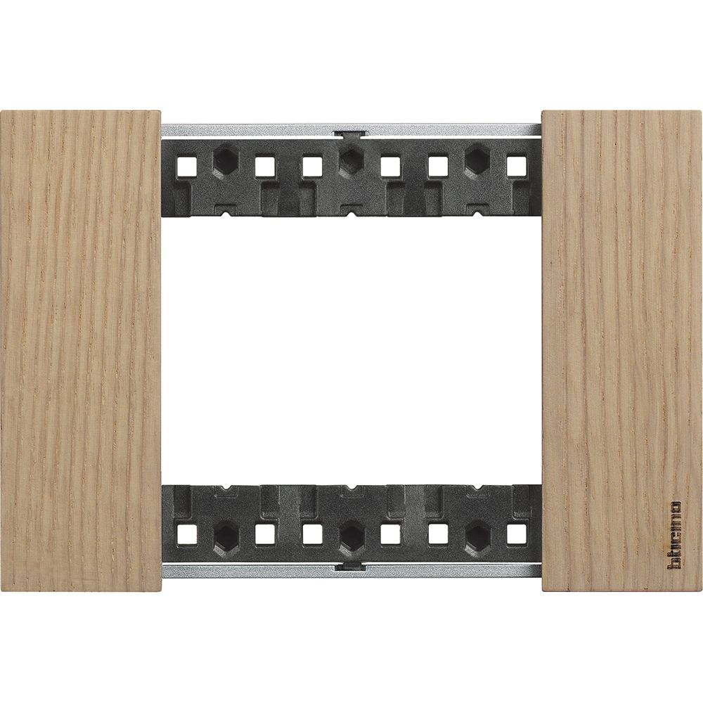 Placca Living Now 3 moduli - rovere - materiale: legno Bticino KA4803LM