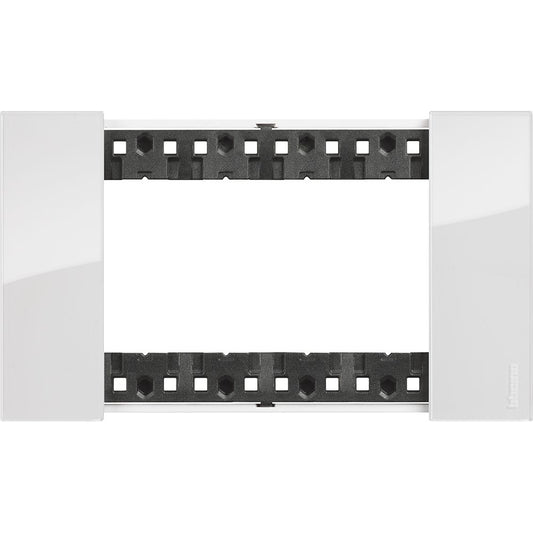 Placca Living Now 4 moduli - ghiaccio - materiale: plastica bimaterica Bticino KA4804DW